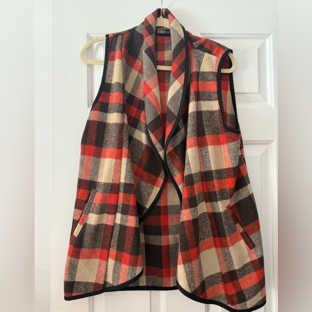 Women's Plaid Sleeveless Jacket - Red and Brown